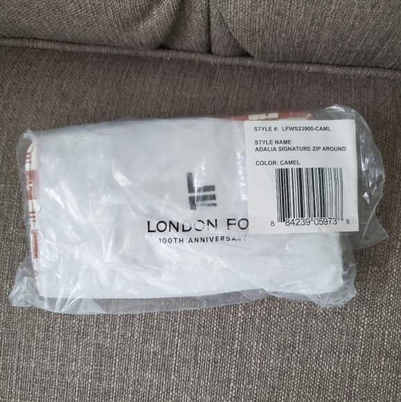 LONDON FOG ADALIA SIGNATURE ZIP AROUND WALLET - Picture 11 of 11